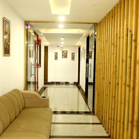Prism Grand Hotel Zirakpur Buitenkant foto