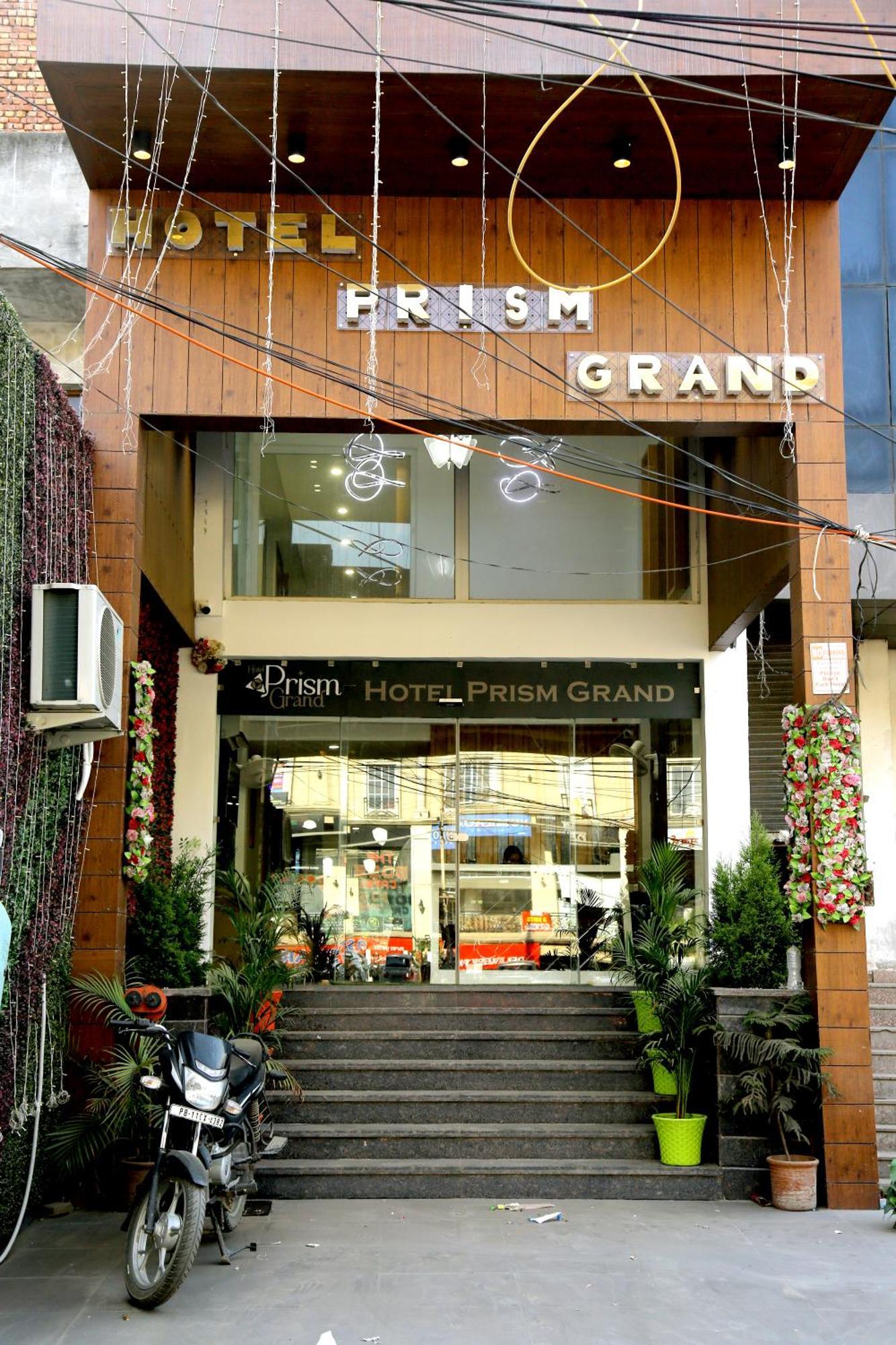 Prism Grand Hotel Zirakpur Buitenkant foto