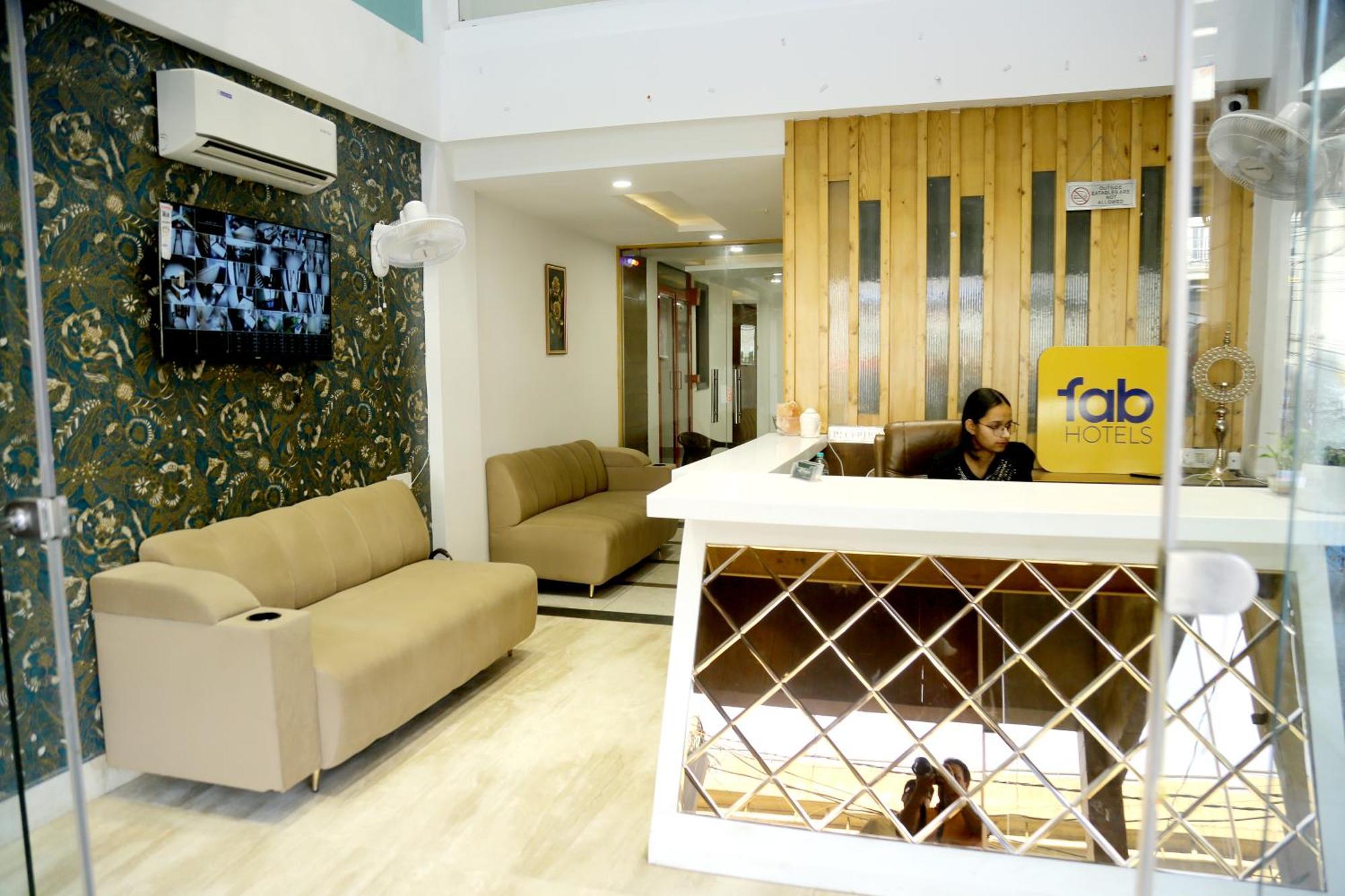Prism Grand Hotel Zirakpur Buitenkant foto