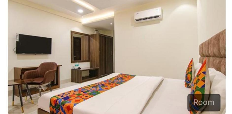 Prism Grand Hotel Zirakpur Buitenkant foto